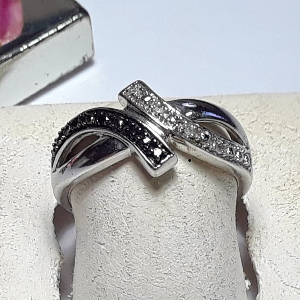 .05ctw Black & White Diamond Open Criss Cross Polished Sterling Silver Ring19990